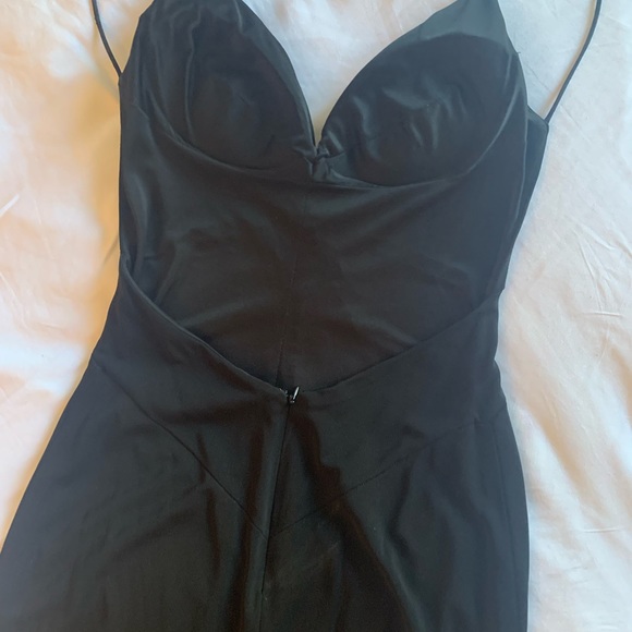 Jersey knit weighted backless spaghetti strap cups. Size 6 - Picture 4 of 4